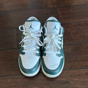 Jordan Kids' Sneakers - White and green 5y